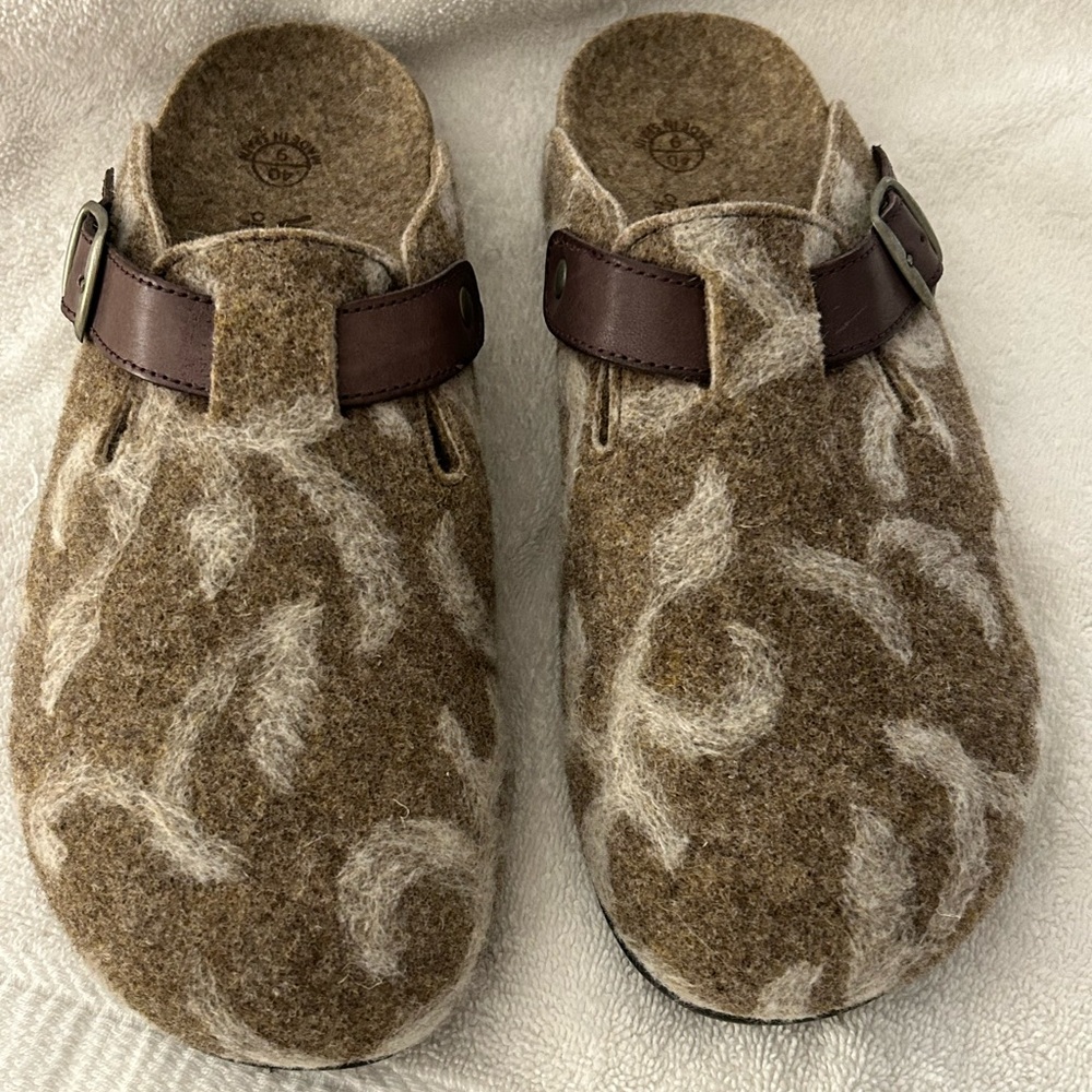 Andrew Weil Orthaheel clogs-Brown and Cream Wool Clogs with Buckle